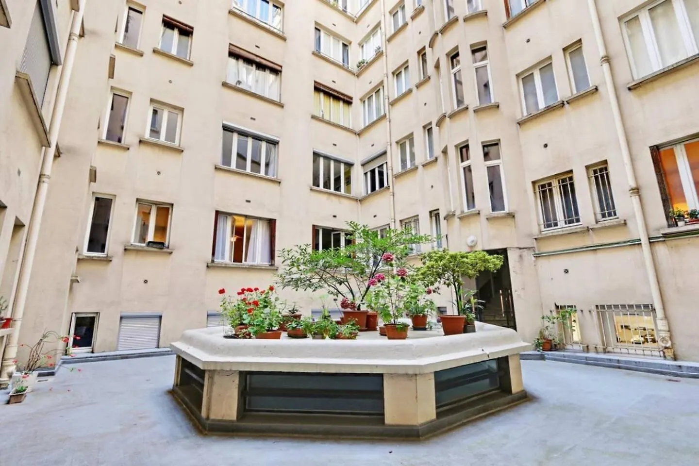 Homestay Bright Getaway Near Montparnasse Apartment Paris